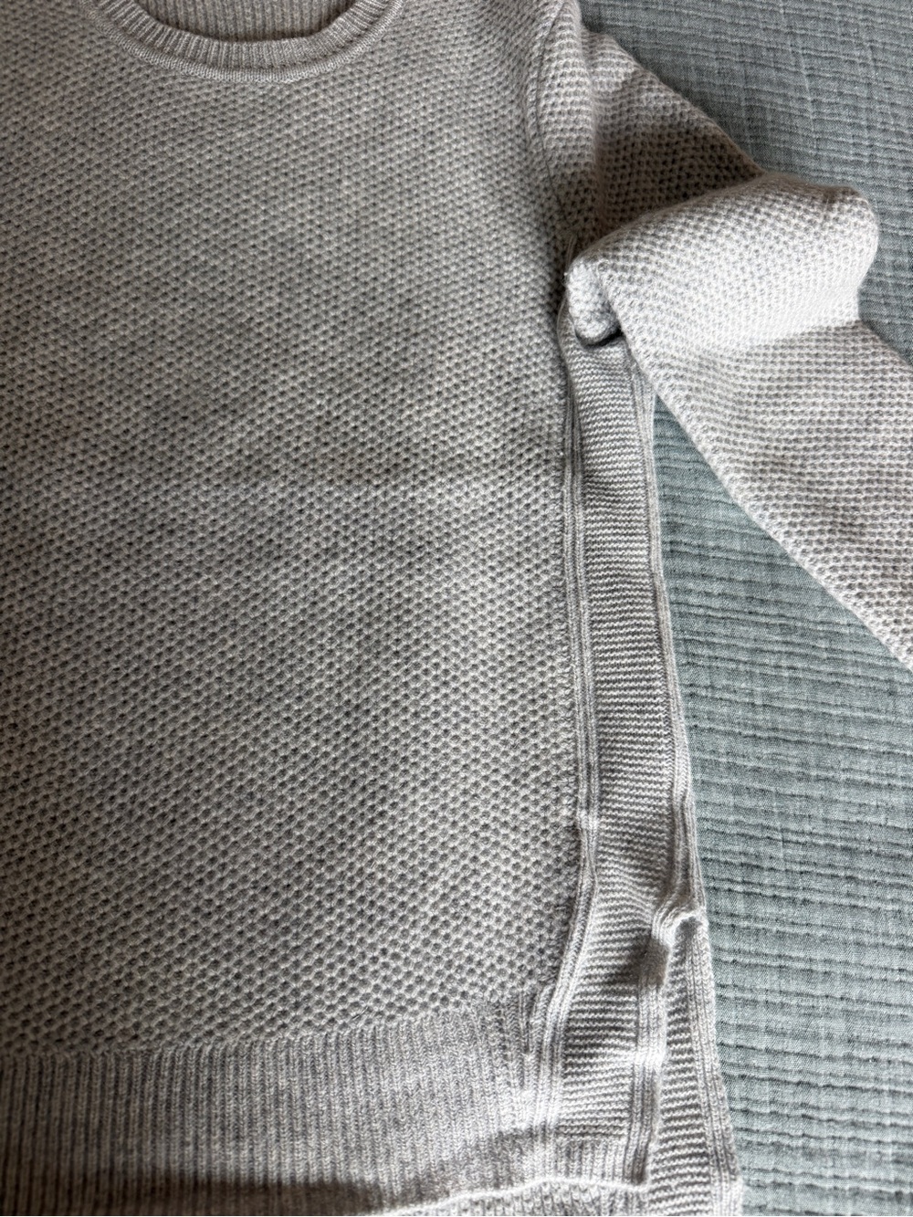 Club Monaco Light Gray Cashmere Crewneck Sweater - Picture 4 of 6